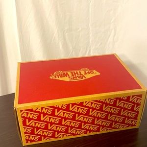 NEW Vans High top leather/cloth sneaker